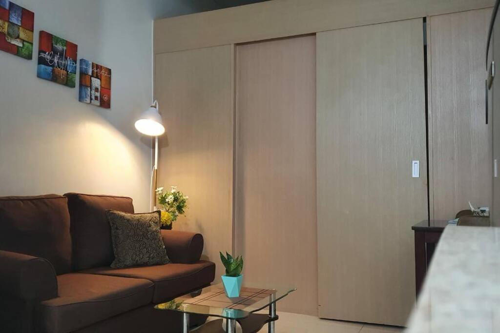 Cherolds Place Lovely 1 Bedroom Condo With Balcony 마닐라 외부 사진