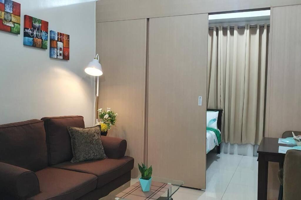 Cherolds Place Lovely 1 Bedroom Condo With Balcony 마닐라 외부 사진