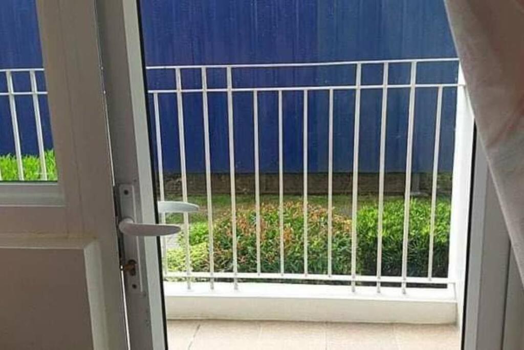 Cherolds Place Lovely 1 Bedroom Condo With Balcony 마닐라 외부 사진