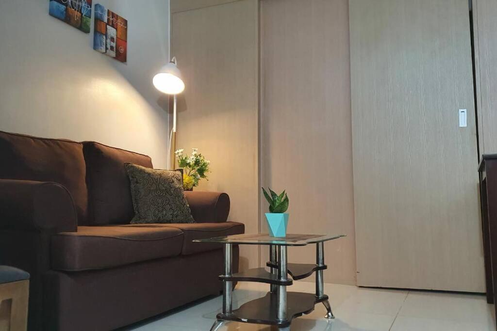 Cherolds Place Lovely 1 Bedroom Condo With Balcony 마닐라 외부 사진