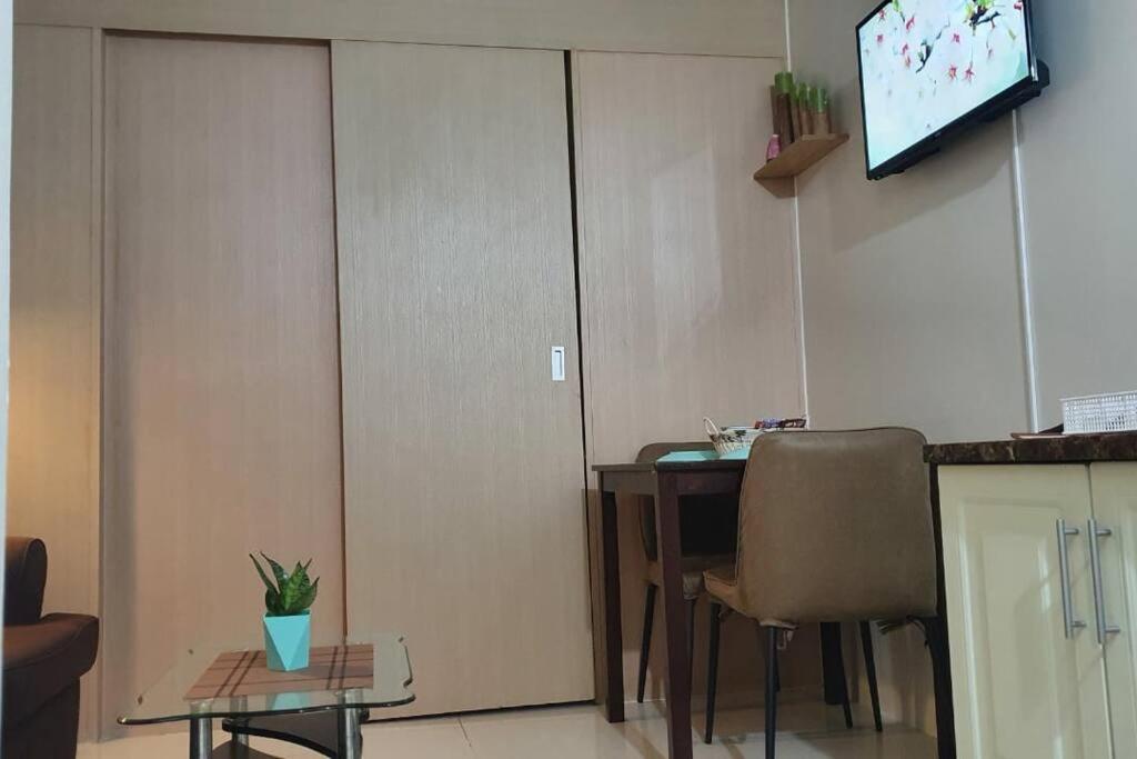 Cherolds Place Lovely 1 Bedroom Condo With Balcony 마닐라 외부 사진